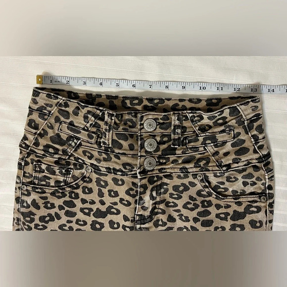 Almost Famous Animal Print Leopard Print Mid Rise Skinny Jeans Size 5 A2 - Picture 12 of 16